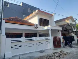 STRATEGIS! Dijual rumah darmo permai timur