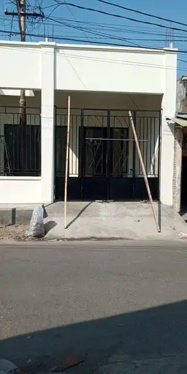 Murah Dijual rumah model ruko di Petemon Surabaya