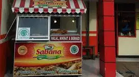 Penjaga kios fried chicken Sabana