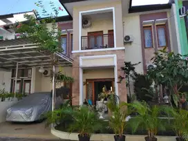Rumah Full Furnished 2 Lantai Siap Huni — Lokasi Strategis Palagan!