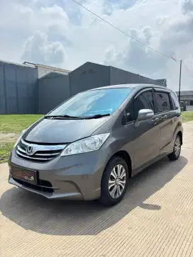 Mobil bekas Honda Freed PSD matic 2012 murah