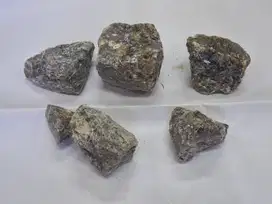 GUM DAMAR BERBENTUK GUMPALAN KRISTAL
