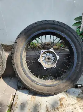 Ban motor maxxis greendevil 1 set depan belakang + velg rossi