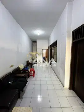 ANA RUMAH HITUNG TANAH UK 5.5X20M DI KOMPLEK KAVLING POLRI JELAMBAR kd