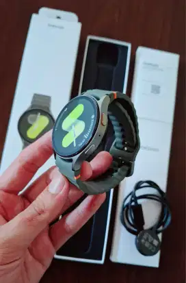 Samsung Galaxy Watch 7 44mm Green Mulus Fullset garansi on Smartwatch