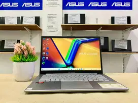 ASUS VivoBook Go 14 E1404FA AMD Ryzen 5 7520U / Ram 8GB / SSD 512GB