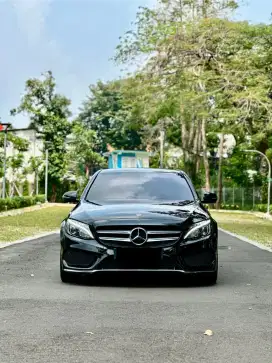 CASH Mercedes-Benz C200 AMG W205 2018 Like New