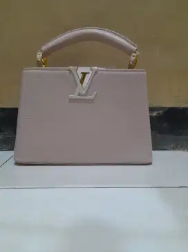 Tas fhasio ori miror lv di jual murcek kondisi seperti baru minus dos