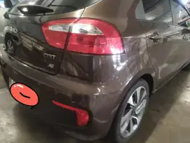 Kia New Rio AT Platinum 2016 pmk
Jarang pakai km 60 rb