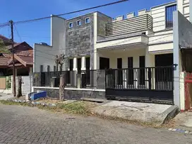 Bendul Merisi Selatan Baru Renov Siap Huni Row Jalan Lebar