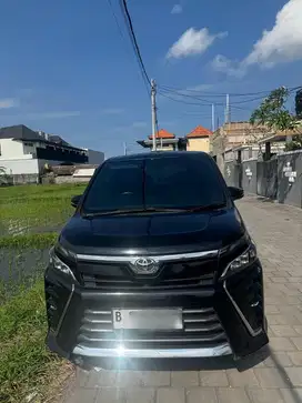 Sewa Mobil + Driver Toyota Voxy Bali Termasuk BBM