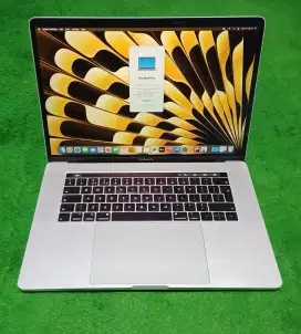 Macbook Pro 2018 15 inch i7 16/256 Silver Touchbar Dual VGA murah