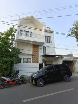 Dijual rumah baru design modern full furnished siap huni di mampang