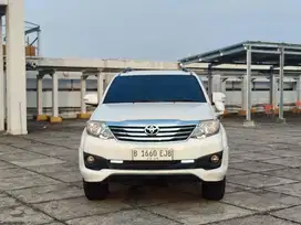 4x4 TOYOTA FORTUNER V BENSIN 2.7 AT MATIC AUTOMATIC 2013 PUTIH