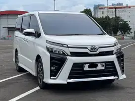 TOYOTA VOXY 2.0 PUTIH 2019 DIJUAL CEPAT