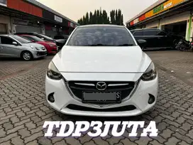 MAZDA 2 GT AT 2015 SKYACTIVE WHITE PEARL EDITION