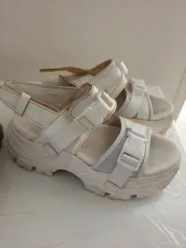 Sepatu tinggi 7-10cm
