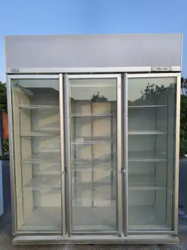 Showcase 3 pintu Mrek GEA