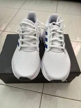 Di Jual Sepatu Adidas Galaxy 6 Men Running warna Putih lis Biru