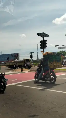 Nyari kerjaan pulang pergi