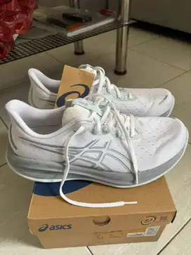 Di jual Sepatu Asics Gel Cumulus 26 Men's Running White