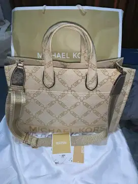 Preloved Tas Authentic MICHAEL KORS Tote Beige Gold