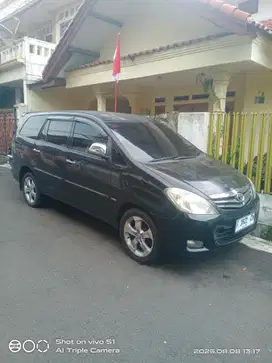 Toyota Kijang Innova 2010 Bensin