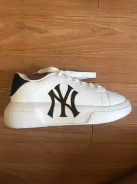 Sepatu MLB sekon wanita ukuran 38