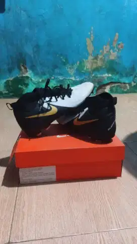 Sepatu Bola NIKE PHANTOM LUNA 11 CLUB Original