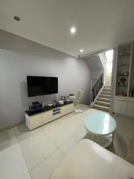 Disewakan Rumah PIK Kenari Golf Fasilitas Terlengkap