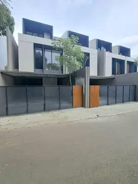 Rumah Baru Kemang Utara Siap Huni