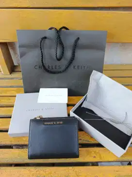 Preloved Dompet Charles & Keith