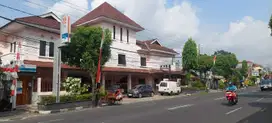 Tanah dam bangunan hotel pinggir jalan raya mantrijeron