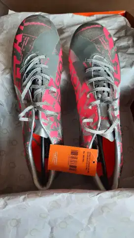 Sepatu bola Ortuseight Catalyst Legion V4
