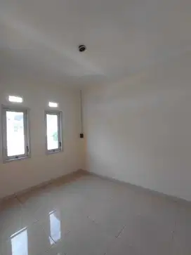 Dijual Rumah Bebas Banjir Full Renov di Harapan Indah Kota Bekasi