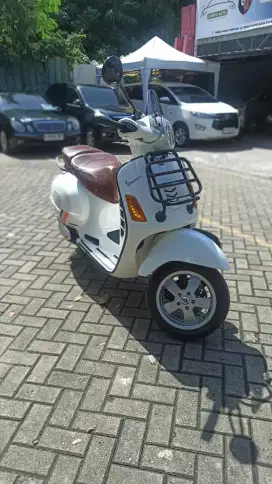 Vespa GTS300 2018 Putih