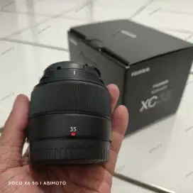Fujifilm XC 35mm F.2 fullset Dus Box like new