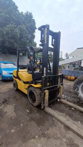 Forklift 3.5 ton tinggi 4 meter 2011 merk YALE