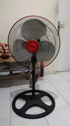 Kipas angin cosmos 16 in standing