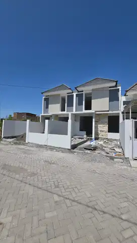Rumah Baru, Desain Modern Di Rungkut Dekat Raya Pandugo, Medayu Utara