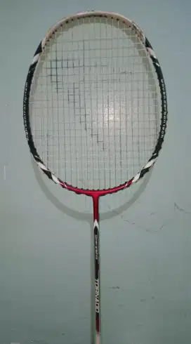 Di jual raket (second) kondisi msh baik, merk Tornado 900 + tas raket.