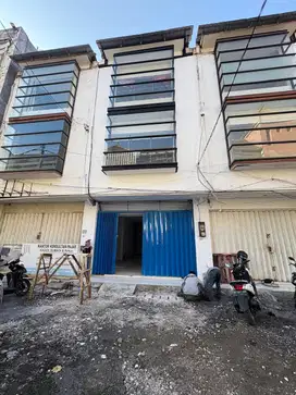 Ruko 3 lantai di area jalan ponegoro lingkungan pertokoan  min sewa 2
