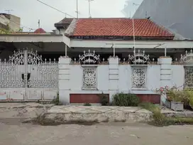 Rumah Hitung Tanah di Babatan Pantai, Lebar 10, Row 2 Mobil, SHM