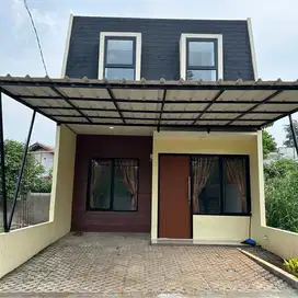 Di jual Rumah 2 Lantai Siap Huni Lokasi Strategis Pinggir Jalan Raya