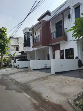 Di jual Rumah Mewah 5 menit Stasiun Sawah besar Jakarta pusat