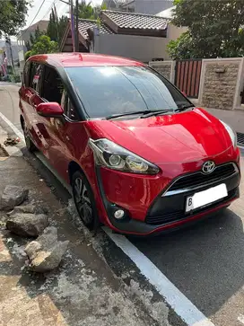 Toyota Sienta 1.5 AT V - 2019