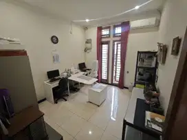 JUAL RUMAH MEWAH 2 LANTAI FASILITAS LENGKAP DI MEKAR WANGI SIAP HUNI
