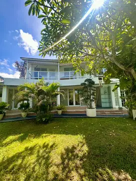 Jual Villa Luxury Luas Tanah 10are Lokasi Kerobokan area Investasi