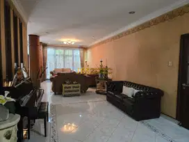 Dijual Rumah 2 Tingkat di Jalan S. Parman - Petisah Hulu, Medan