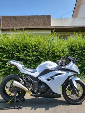 Moge Kawasaki Ninja 250 FI Putih Mutiara Mulus Terawat